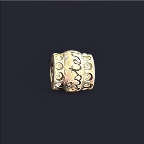 Sterling Silver Charm Bead with Engraving Sister Text and Blingy Details - Picture 2 of 4